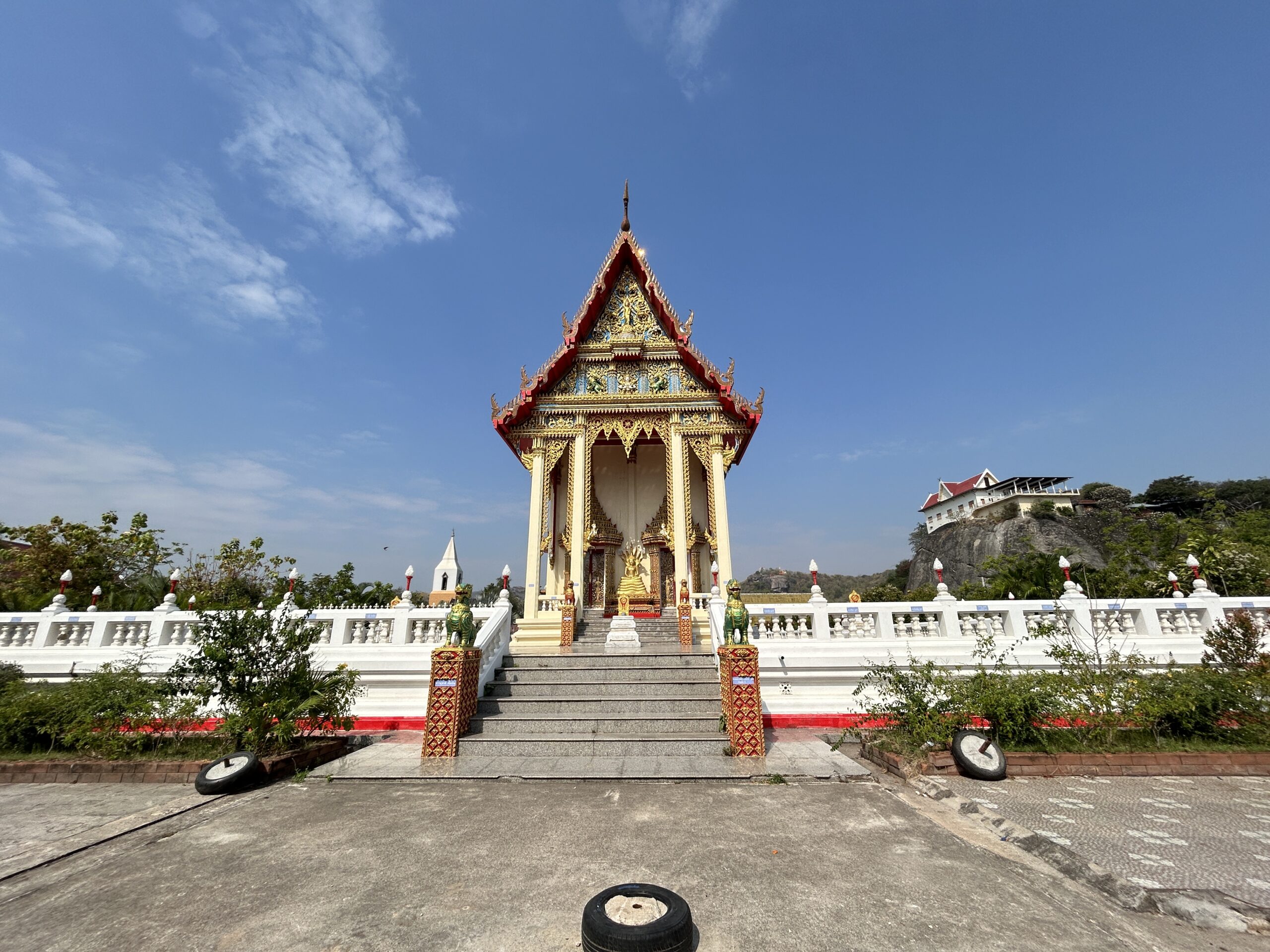 วัดเขาลั่นทม