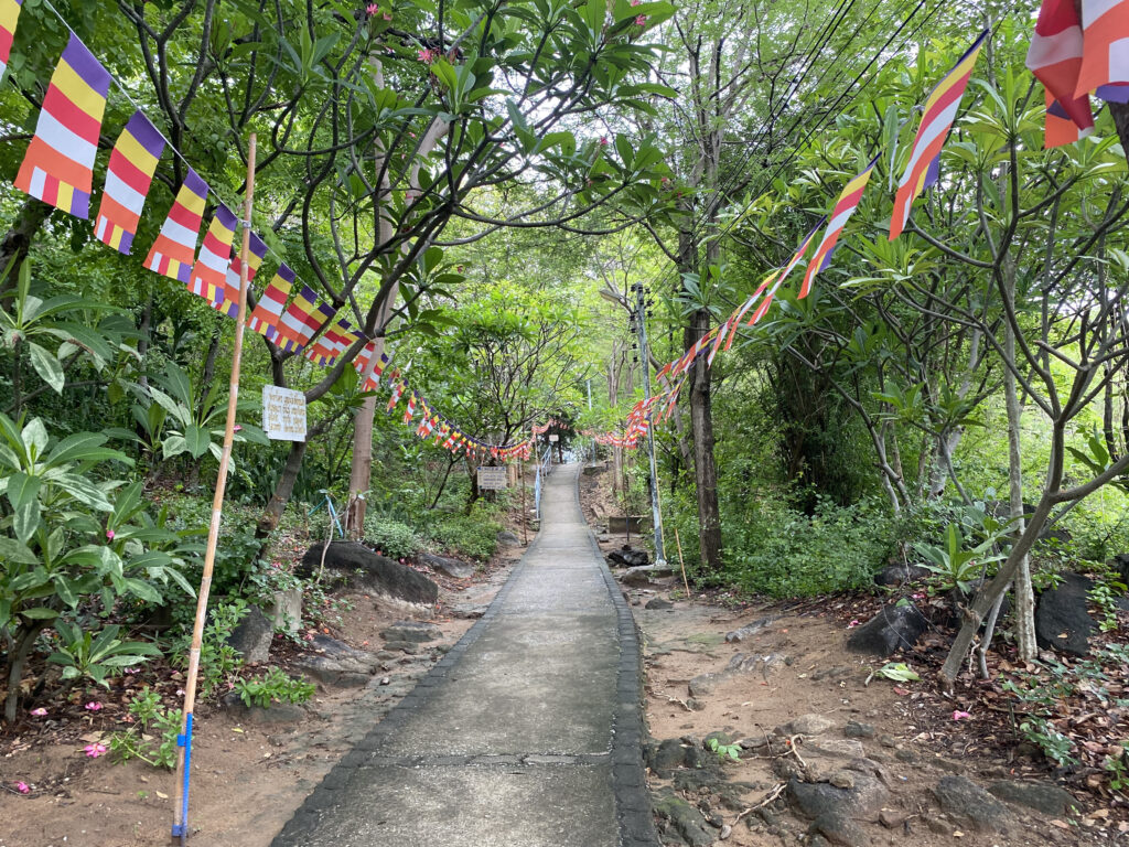 วัดเขาสนามชัย