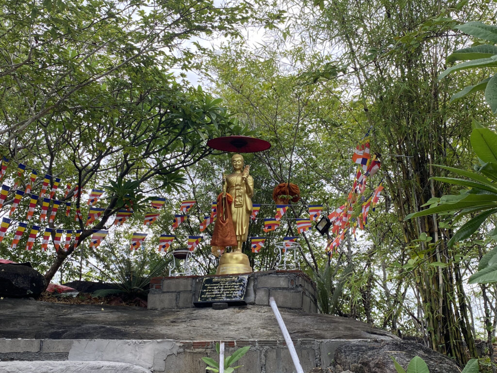 วัดเขาสนามชัย